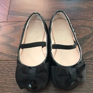 Ruby & Bloom black patent leather bow flat size 6